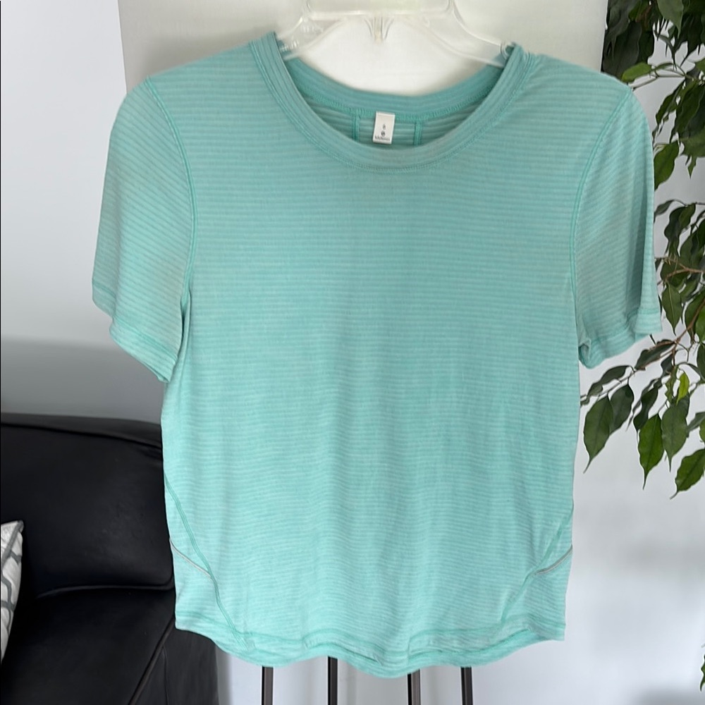 Lululemon Athletica Green Fitted Short Sleeve Tee - size 6